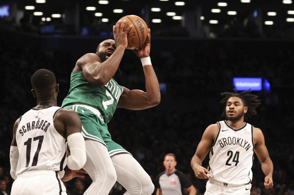 [中超]维塔尔角球开出 刘若钒前点头球破门